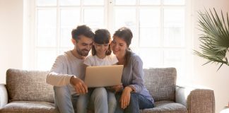 Bonus PC e Internet: 500 euro per le famiglie con ISEE fino a 20.000 euro