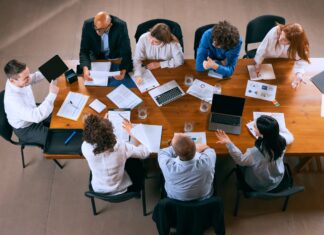 Trasferimento quote società di persone: imputazione redditi ai soci